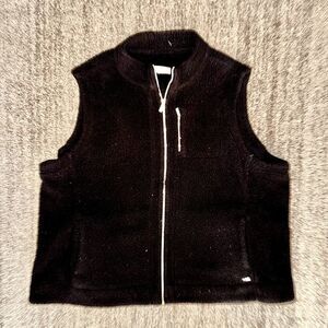 Calvin Klein Women's Sherpa Full Zip Teddy Vest in Black/Gold